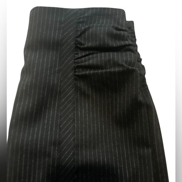 Rickis Black pinstripe pencil skirt Side
Shirring, Sz 0. Never worn - Picture 4 of 4